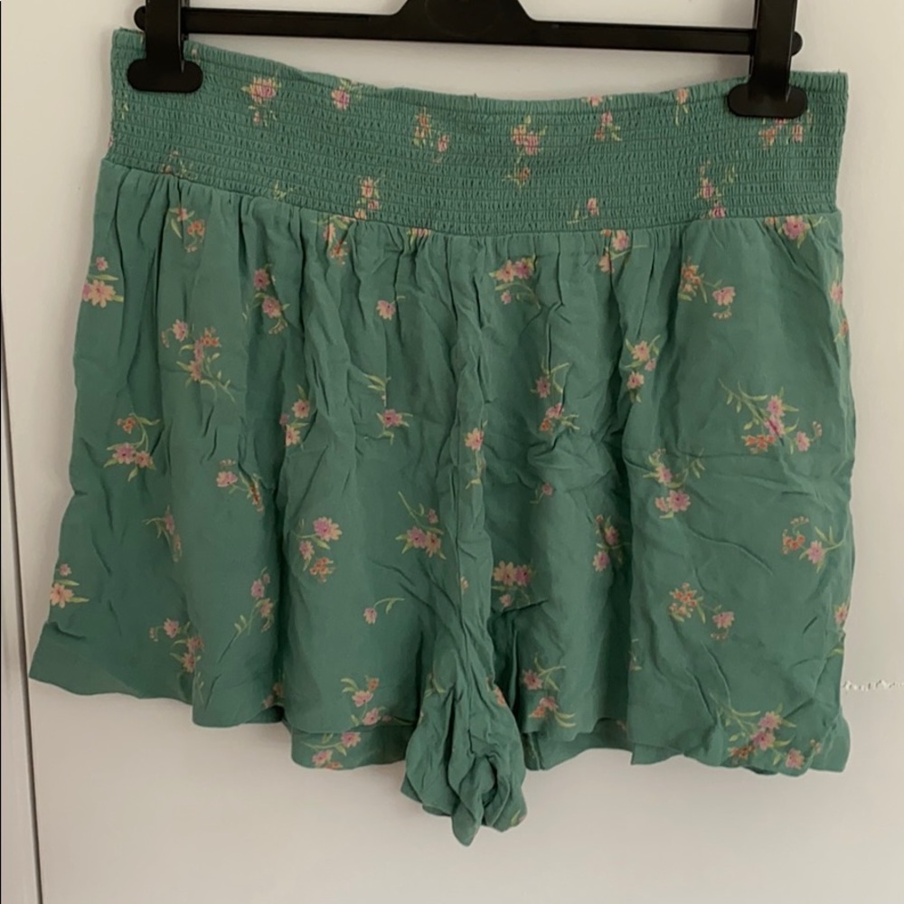 NEVER WORN American Eagle flowy shorts